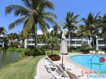 Suite en venta amueblada con terraza, vista al lago y áreas comunes