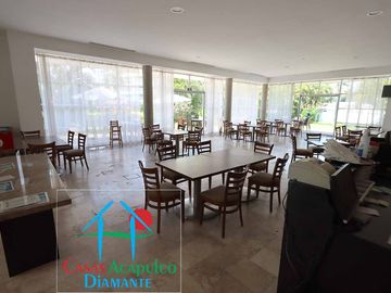 Suite en venta amueblada con terraza, vista al lago y áreas comunes