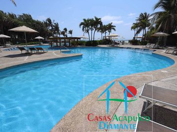 Suite en venta amueblada con terraza, vista al lago y áreas comunes