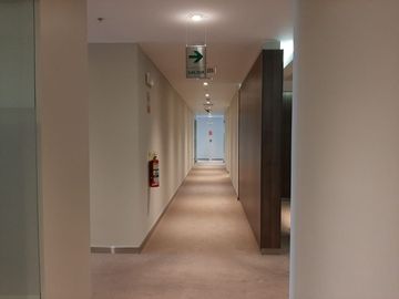 ALQUILER OFICINA IMPLEMENTADA DE 617m2 EN LA MOLINA