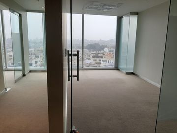 ALQUILER OFICINA IMPLEMENTADA DE 617m2 EN LA MOLINA