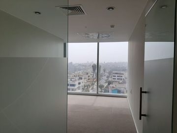 ALQUILER OFICINA IMPLEMENTADA DE 617m2 EN LA MOLINA