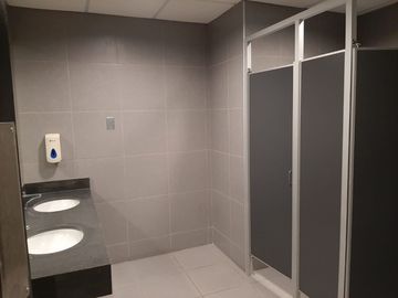 ALQUILER OFICINA IMPLEMENTADA DE 617m2 EN LA MOLINA