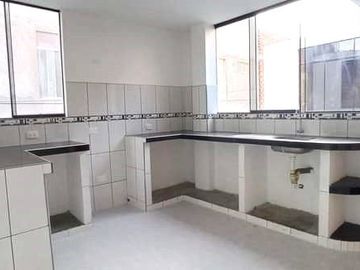 VENDO CASA COMERCIAL DE 3 PISOS + AIRES EN CAMPOY, SAN JUAN DE LURIGANCHO