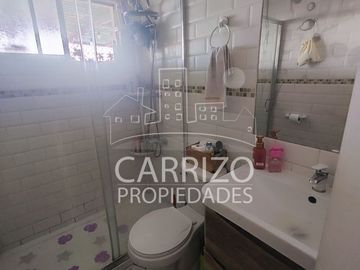 ¡Vendo Casa de 2 Pisos en Villa Costa Azul!