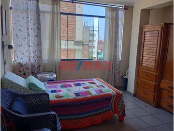 Venta De Bonito Departamento En Urb Los Cipreces - Lima
