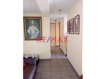 Venta De Bonito Departamento En Urb Los Cipreces - Lima