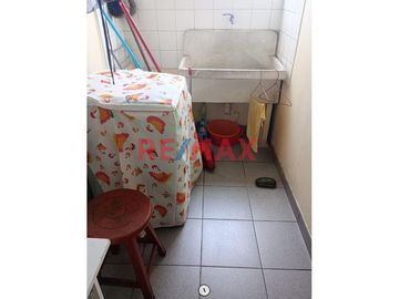 Venta De Bonito Departamento En Urb Los Cipreces - Lima