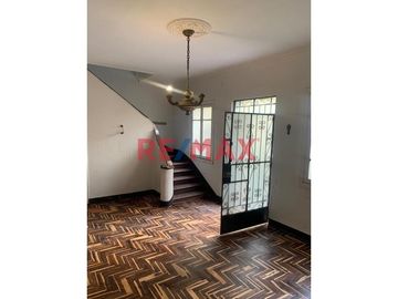 Se Vende Casa En Quinta 2 Pisos Av. Cuba Jesus Maria