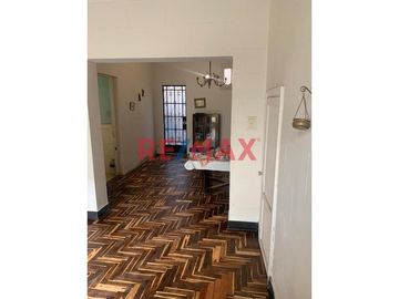Se Vende Casa En Quinta 2 Pisos Av. Cuba Jesus Maria