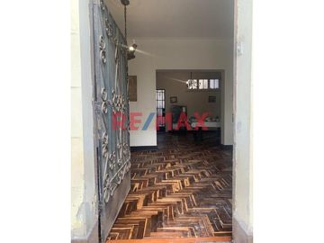 Se Vende Casa En Quinta 2 Pisos Av. Cuba Jesus Maria