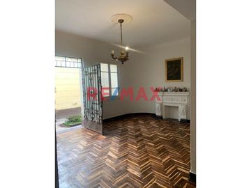 Se Vende Casa En Quinta 2 Pisos Av. Cuba Jesus Maria
