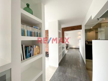 Venta De Moderno Departamento Frente A Parque En San Isidro