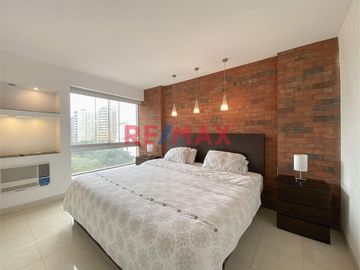 Venta De Moderno Departamento Frente A Parque En San Isidro