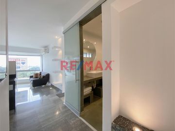Venta De Moderno Departamento Frente A Parque En San Isidro