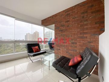 Venta De Moderno Departamento Frente A Parque En San Isidro