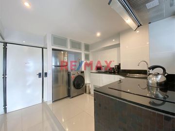 Venta De Moderno Departamento Frente A Parque En San Isidro