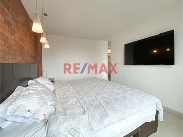 Venta De Moderno Departamento Frente A Parque En San Isidro