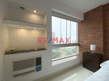 Venta De Moderno Departamento Frente A Parque En San Isidro