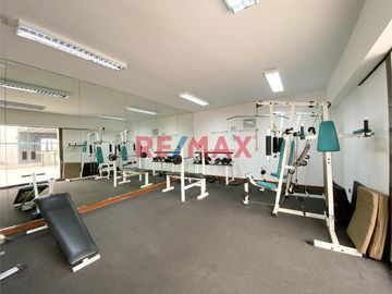 Venta De Moderno Departamento Frente A Parque En San Isidro