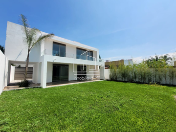 CASA CON ALBERCA EN MORELOS