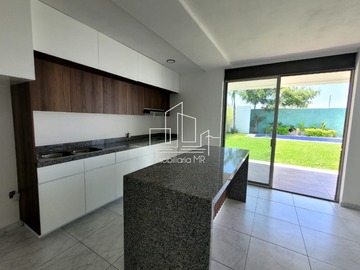 CASA CON ALBERCA EN MORELOS