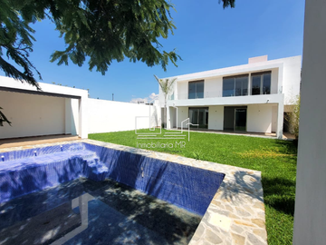 CASA CON ALBERCA EN MORELOS