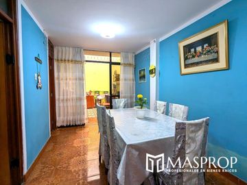 Espaciosa Casa de 2 Niveles en Alfonso Ugarte III Etapa, Tacna