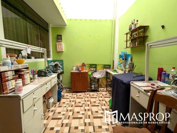 Espaciosa Casa de 2 Niveles en Alfonso Ugarte III Etapa, Tacna