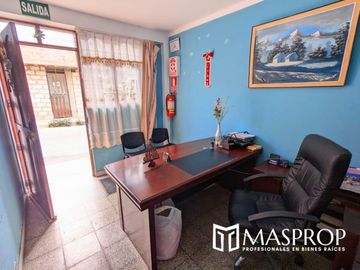 Espaciosa Casa de 2 Niveles en Alfonso Ugarte III Etapa, Tacna