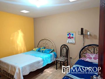 Espaciosa Casa de 2 Niveles en Alfonso Ugarte III Etapa, Tacna