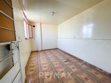 Se Vende Departamento Duplex En Los Olivos Frente Al Colegio Perú - Japón
