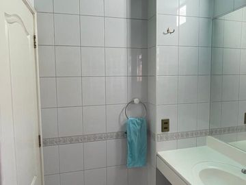 SE VENDE LINDA CASA EN CONDOMINIO 187 M2 DORMITORIOS 5 PISCINA UF 16.700