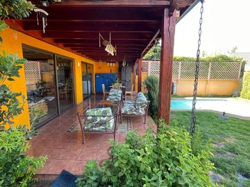 SE VENDE LINDA CASA EN CONDOMINIO 187 M2 DORMITORIOS 5 PISCINA UF 16.700
