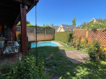 SE VENDE LINDA CASA EN CONDOMINIO 187 M2 DORMITORIOS 5 PISCINA UF 16.700