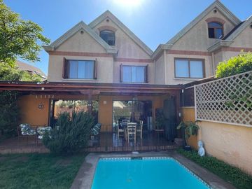 SE VENDE LINDA CASA EN CONDOMINIO 187 M2 DORMITORIOS 5 PISCINA UF 16.700