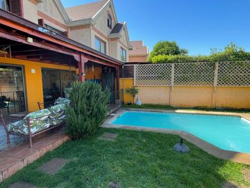 SE VENDE LINDA CASA EN CONDOMINIO 187 M2 DORMITORIOS 5 PISCINA UF 16.700