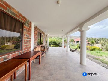 Casa con terreno en venta en Malacatos