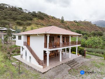 Casa con terreno en venta en Malacatos