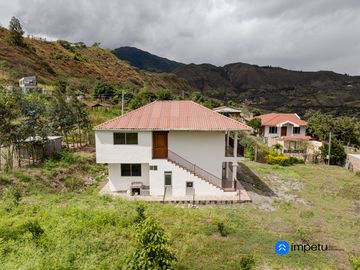 Casa con terreno en venta en Malacatos