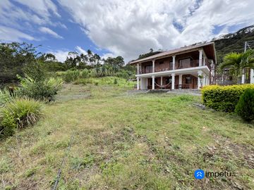Casa con terreno en venta en Malacatos