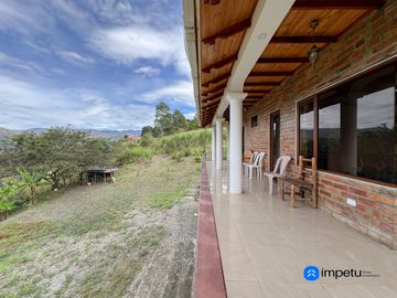 Casa con terreno en venta en Malacatos