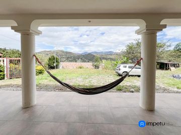 Casa con terreno en venta en Malacatos