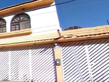 Casa en venta en Atizapán de Zaragoza, Vergel Arboledas, Estado de México, Petrel