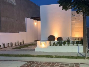 LUJOSA CASA 3 RECAMARAS CON DISEÑO MODERNO Y ACABADOS DE CALIDAD UBICADA EN MAYORAZGO
