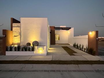 LUJOSA CASA 3 RECAMARAS CON DISEÑO MODERNO Y ACABADOS DE CALIDAD UBICADA EN MAYORAZGO
