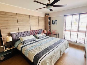 Alquiler En Sn Isidro Flat De 118.79 M2 Vista Exterior Con Balcon Y Cochera