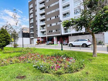 Alquiler En Sn Isidro Flat De 118.79 M2 Vista Exterior Con Balcon Y Cochera
