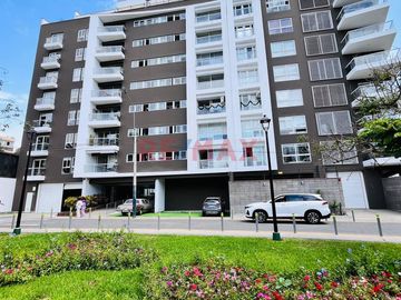 Alquiler En Sn Isidro Flat De 118.79 M2 Vista Exterior Con Balcon Y Cochera
