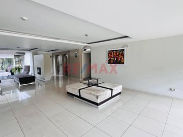 Alquiler En Sn Isidro Flat De 118.79 M2 Vista Exterior Con Balcon Y Cochera